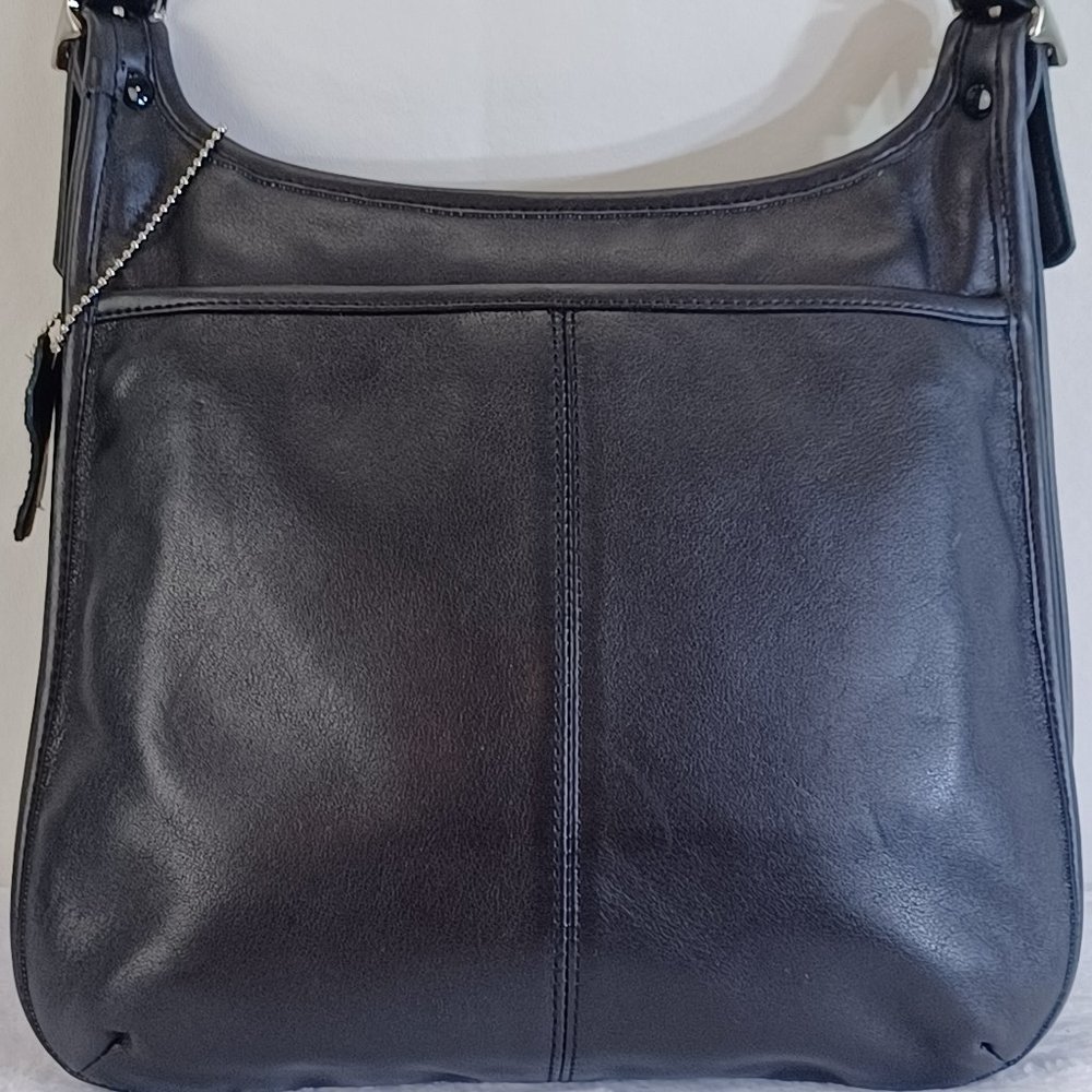 Giani Bernini Slim Leather Messenger Flap Crossbody Bag - Picture 6 of 10